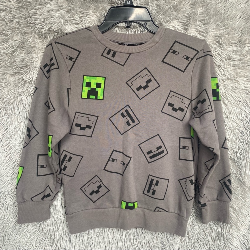 Boy crew neck sweatshirt | boys clothes| size Medium‼️